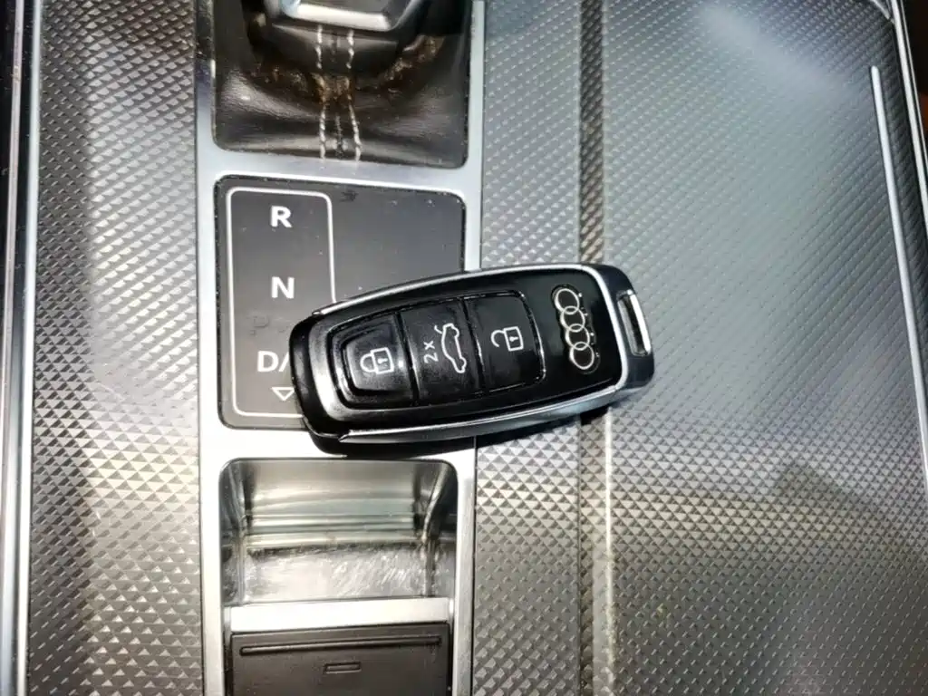 Фото 9 - Audi A6L