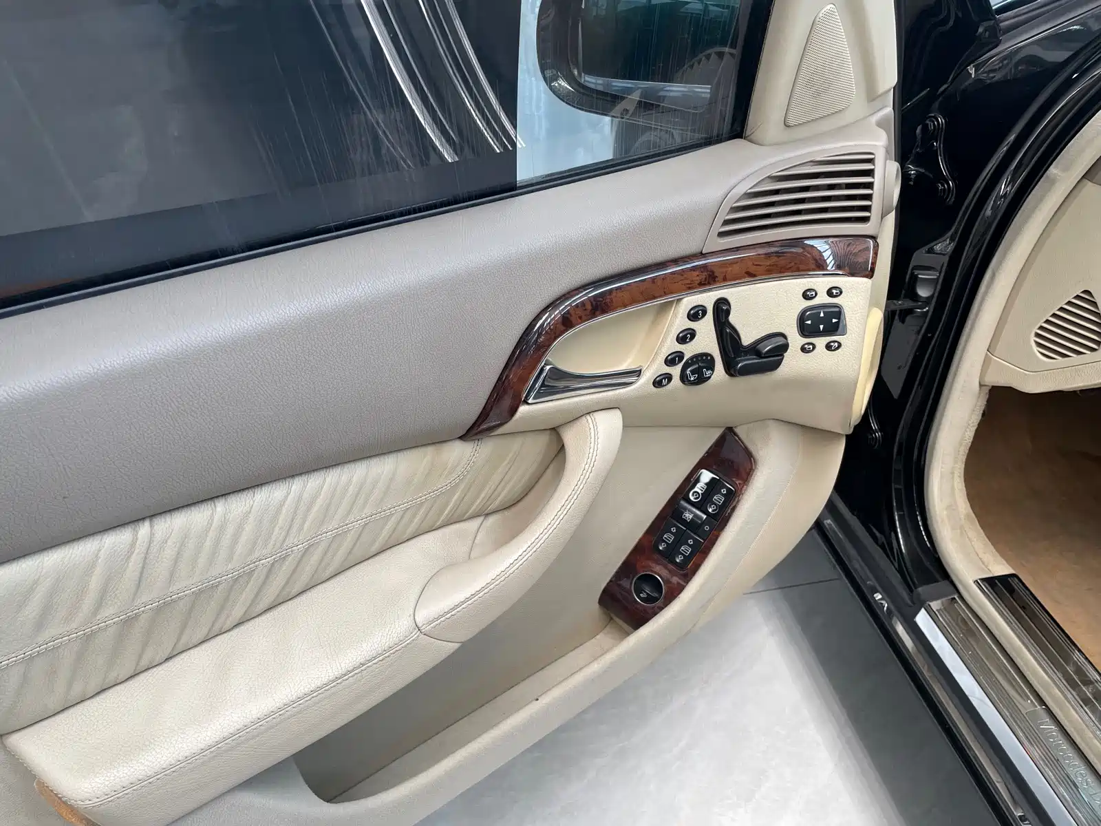 Photo 5 - Mercedes-Benz S-Class