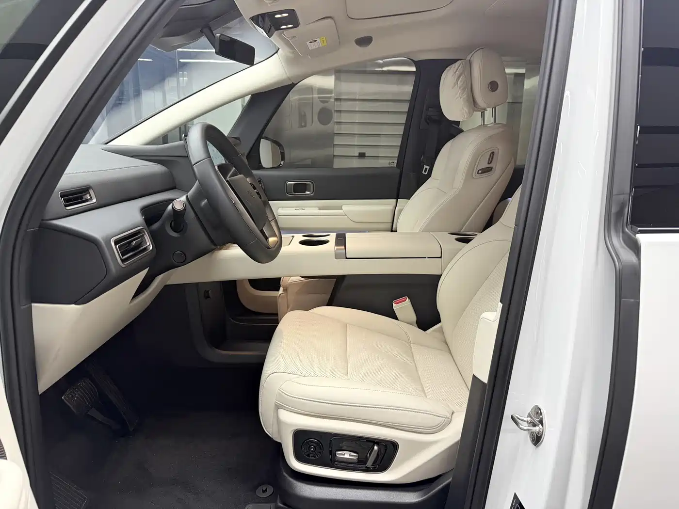Li Auto MEGA 2025 2025 Model Home Family Special Edition