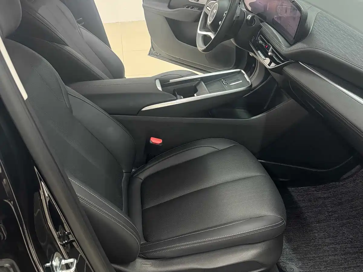 Buick LaCrosse 2025 2025 Model 28T Platinum Edition