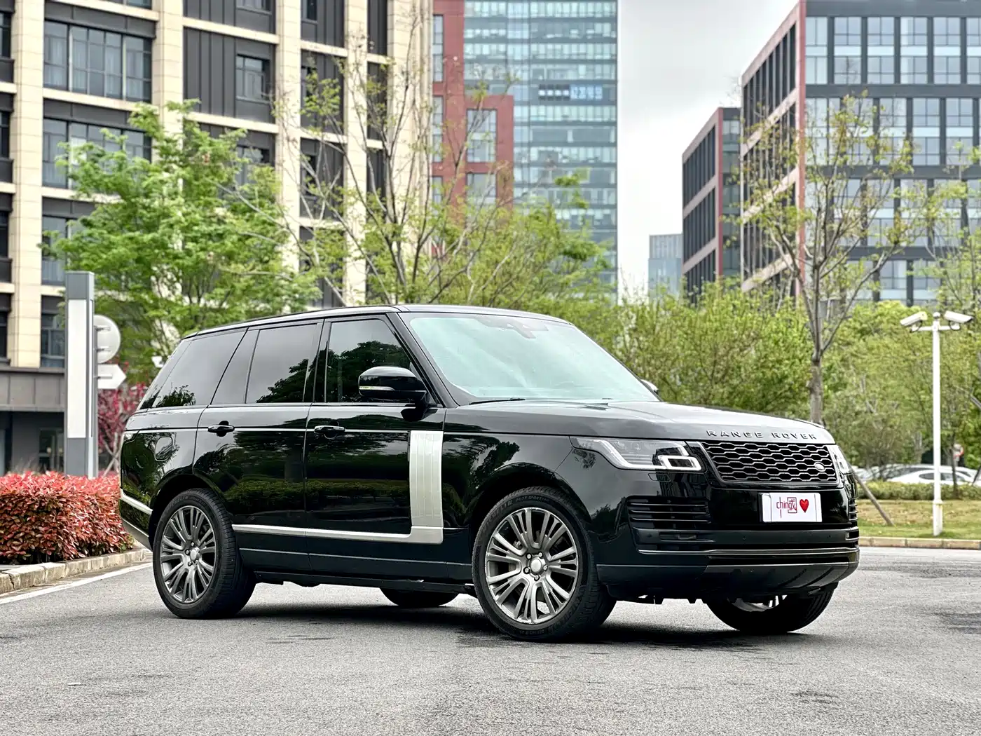 Land Rover Range Rover 2019 3.0 SC V6 Golden Age Edition фото 3