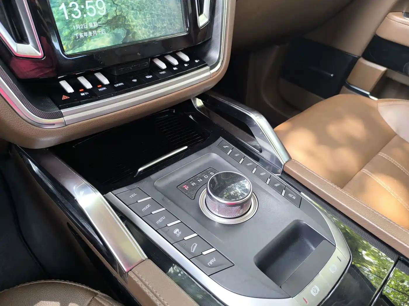 Zotye T800 2019 2018 2.0T Automatic Premium Smart Connection 7-seater