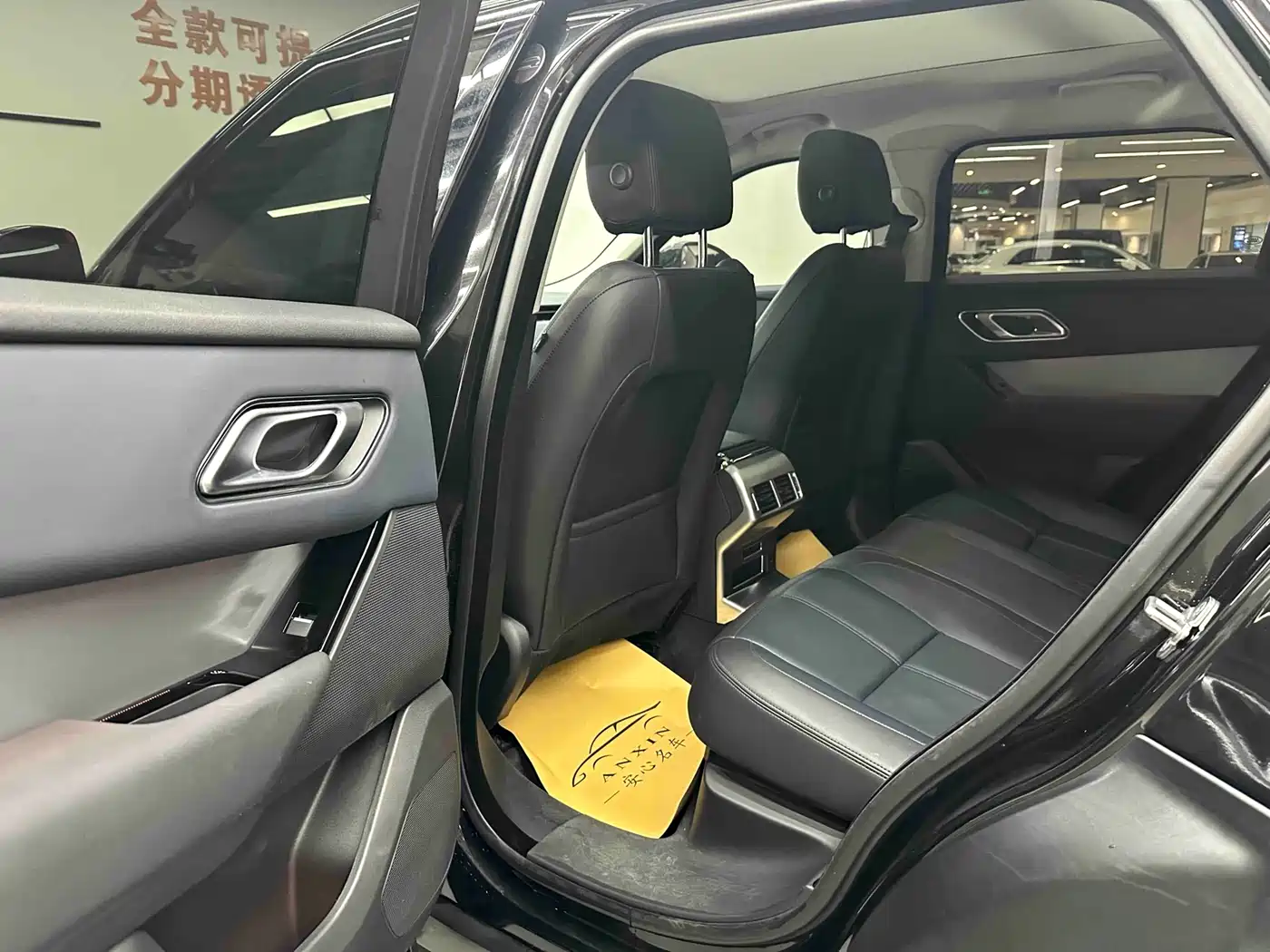 Land Rover Range Rover Velar 2024 S фото 9