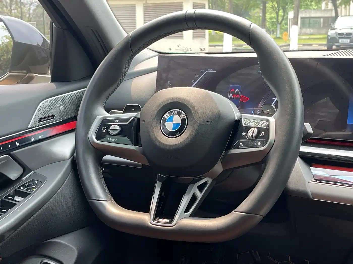 BMW 5 Series 2024 530Li Leading M Sport Package фото 17
