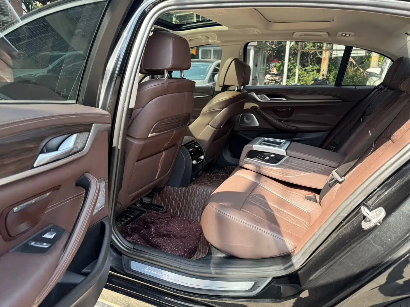 BMW 5 Series 2021 530Li Premium Luxury Package фото 14