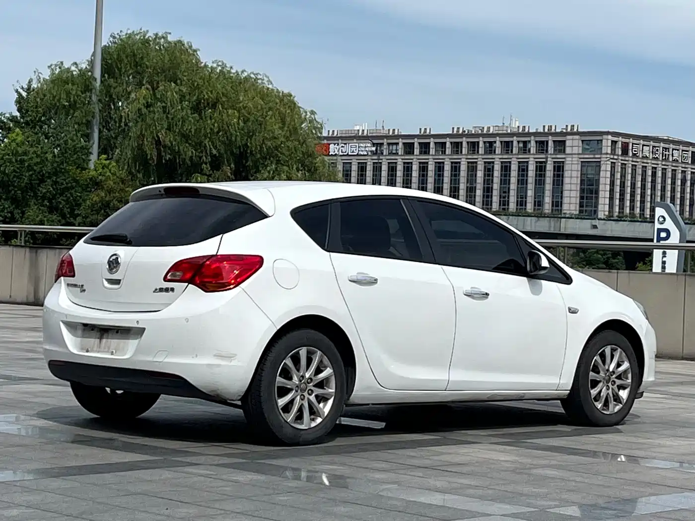 Photo 4 - Buick Excelle