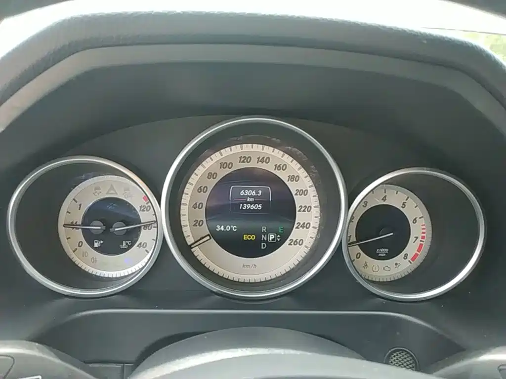 صورة 12 - Mercedes-Benz E-Class