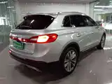 Photo 7 - Lincoln MKX
