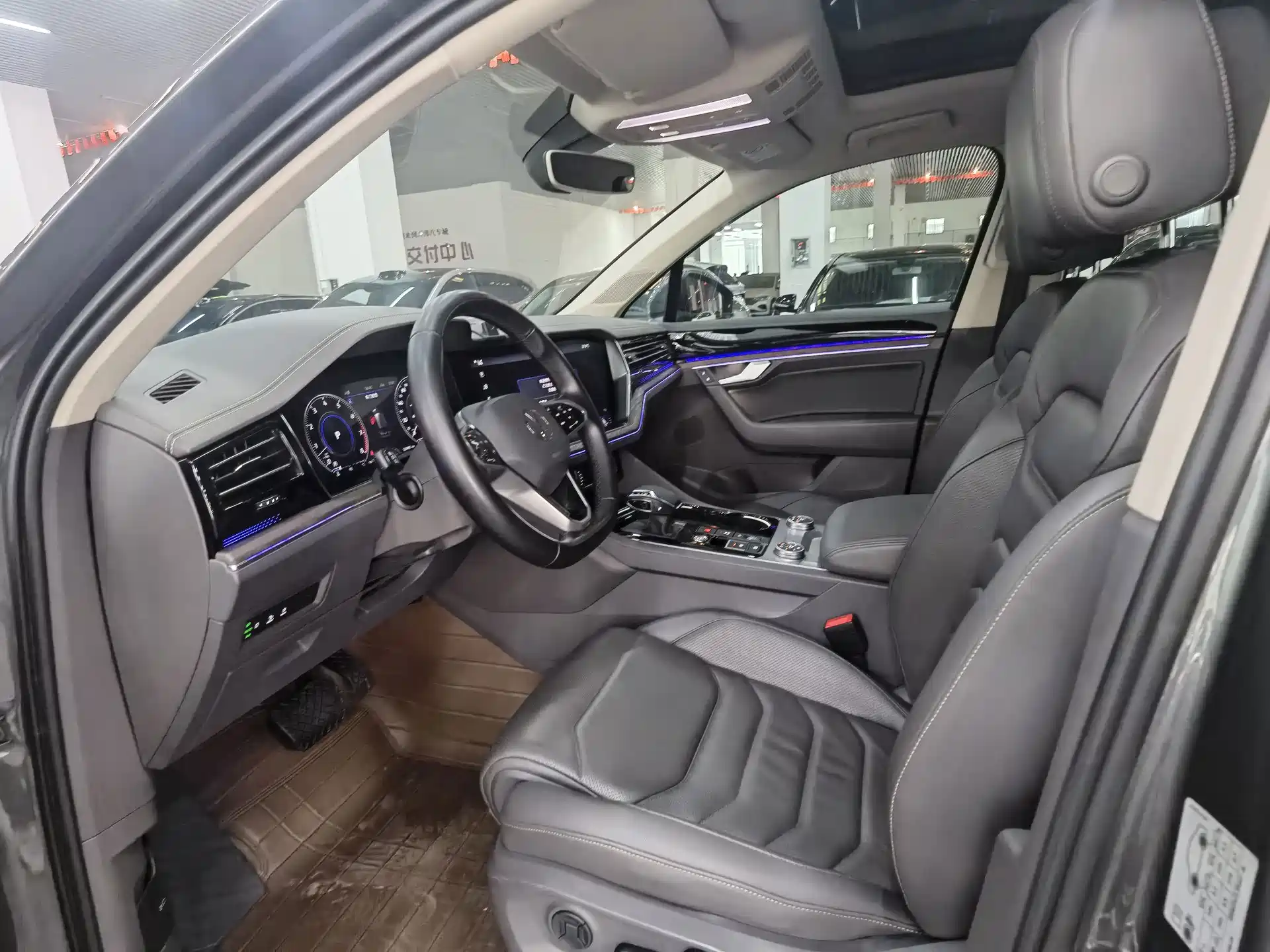 Фото 9 - Volkswagen Touareg
