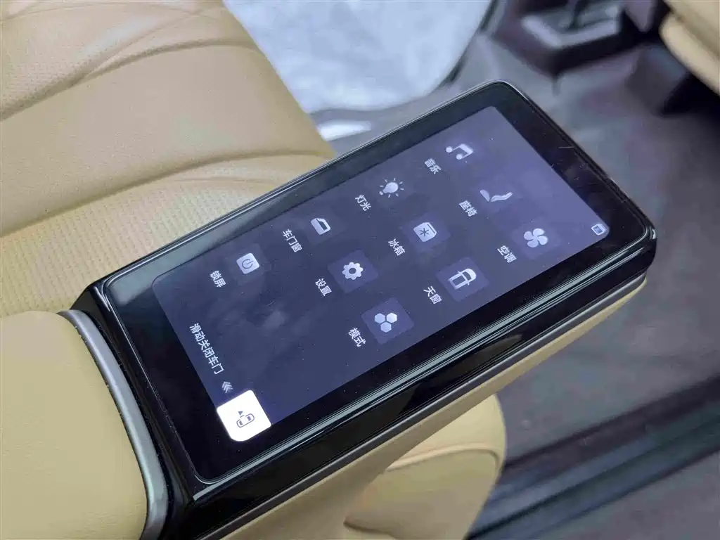 Denza D9 2025 2025 Model DM-i Smart Drive Edition 1020 AWD Flagship