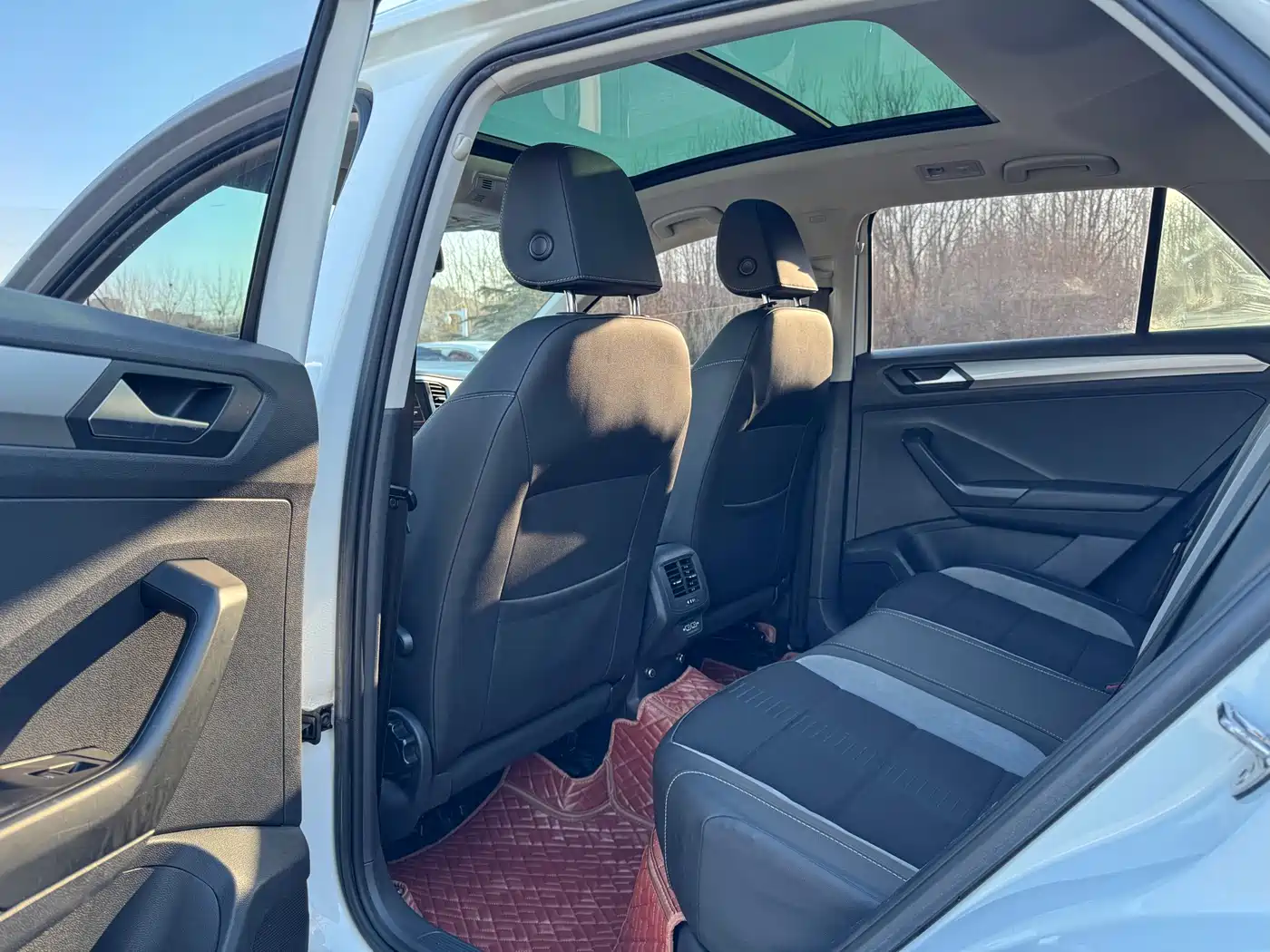 VOLKSWAGEN T ROC EXPLORING SONGS