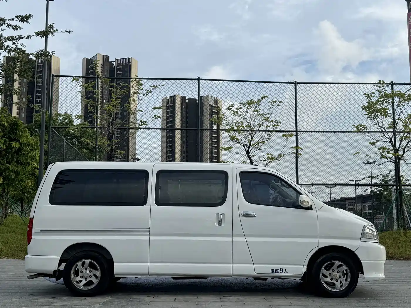 Jinbei Grace 2010 2010 2.4L-3rd Gen Prestige Standard 9-seater 4RB2