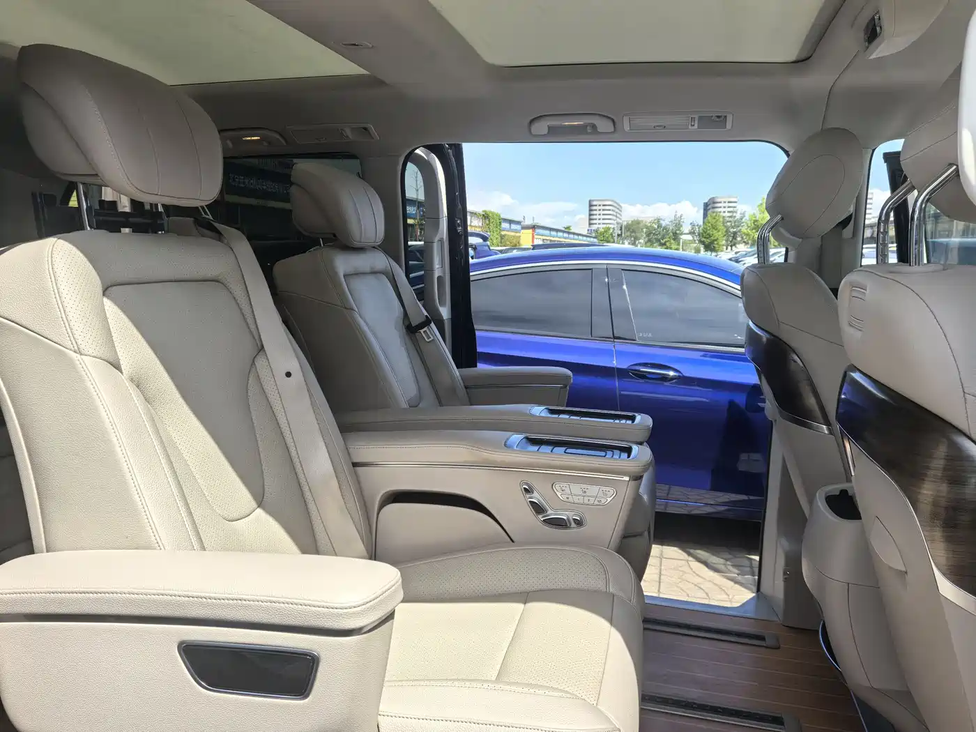 Mercedes-Benz V-Class 2021 V 260 L Long Wheelbase Luxury Edition фото 10