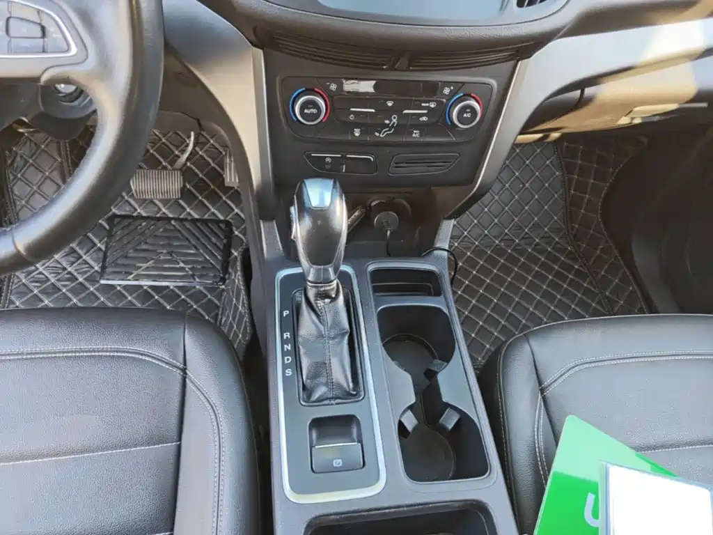 Фото 14 - Ford Kuga
