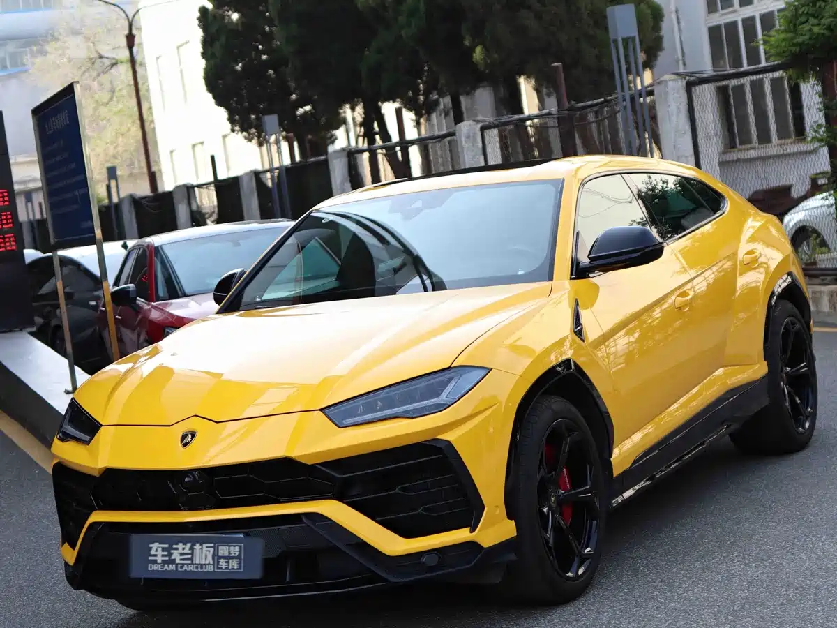 Фото 4 - Lamborghini Urus