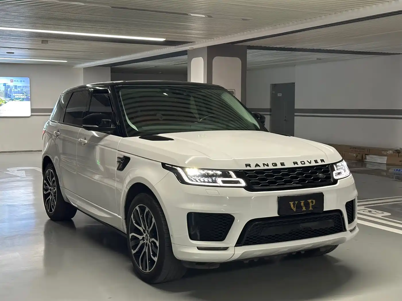 Land Rover Range Rover Sport 2021 3.0 L6 Gloss Black Edition фото 3
