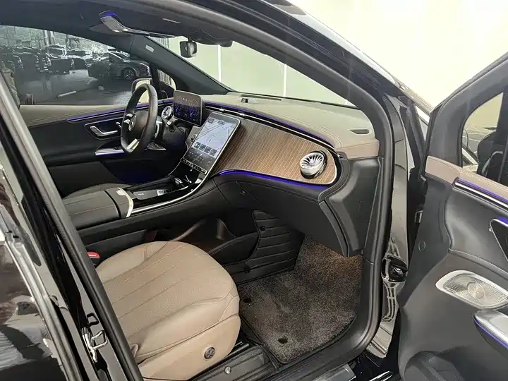 MERCEDES-BENZ EQE SUV