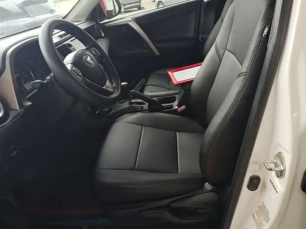 Toyota RAV4 Rongfang 2015 2.0L CVT 2WD Trend Edition фото 15