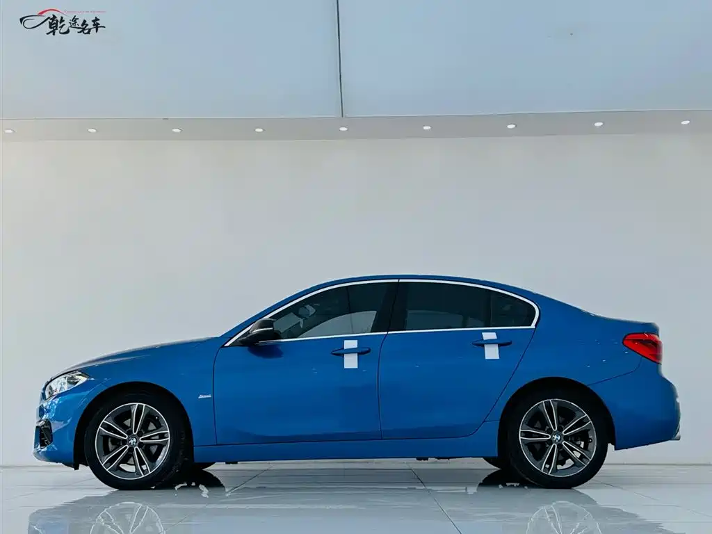 BMW 1 Series 2017 118i Sport фото 4