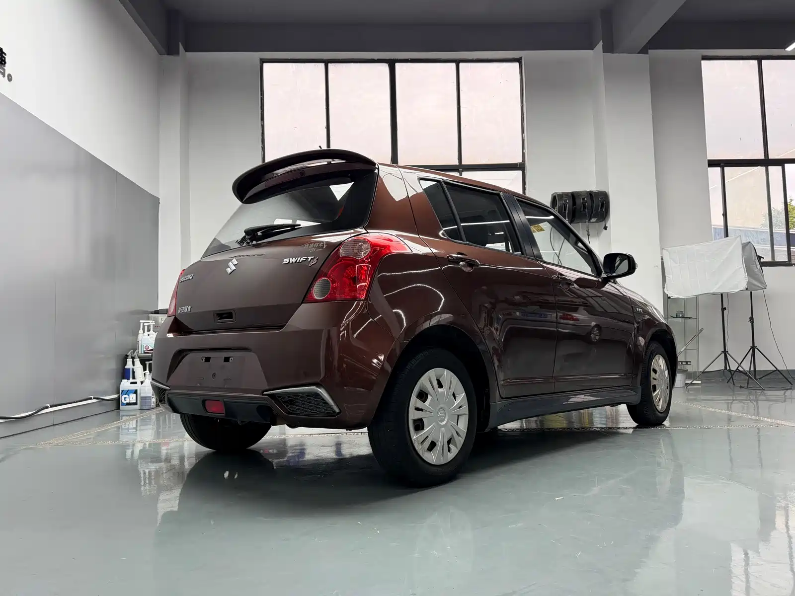 Photo 3 - Suzuki Swift