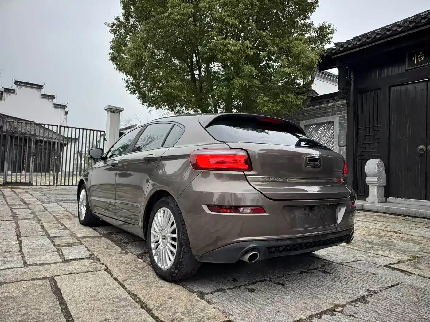 Qoros 3 2017 2016 Hatchback 1.6T Automatic Zhizhen