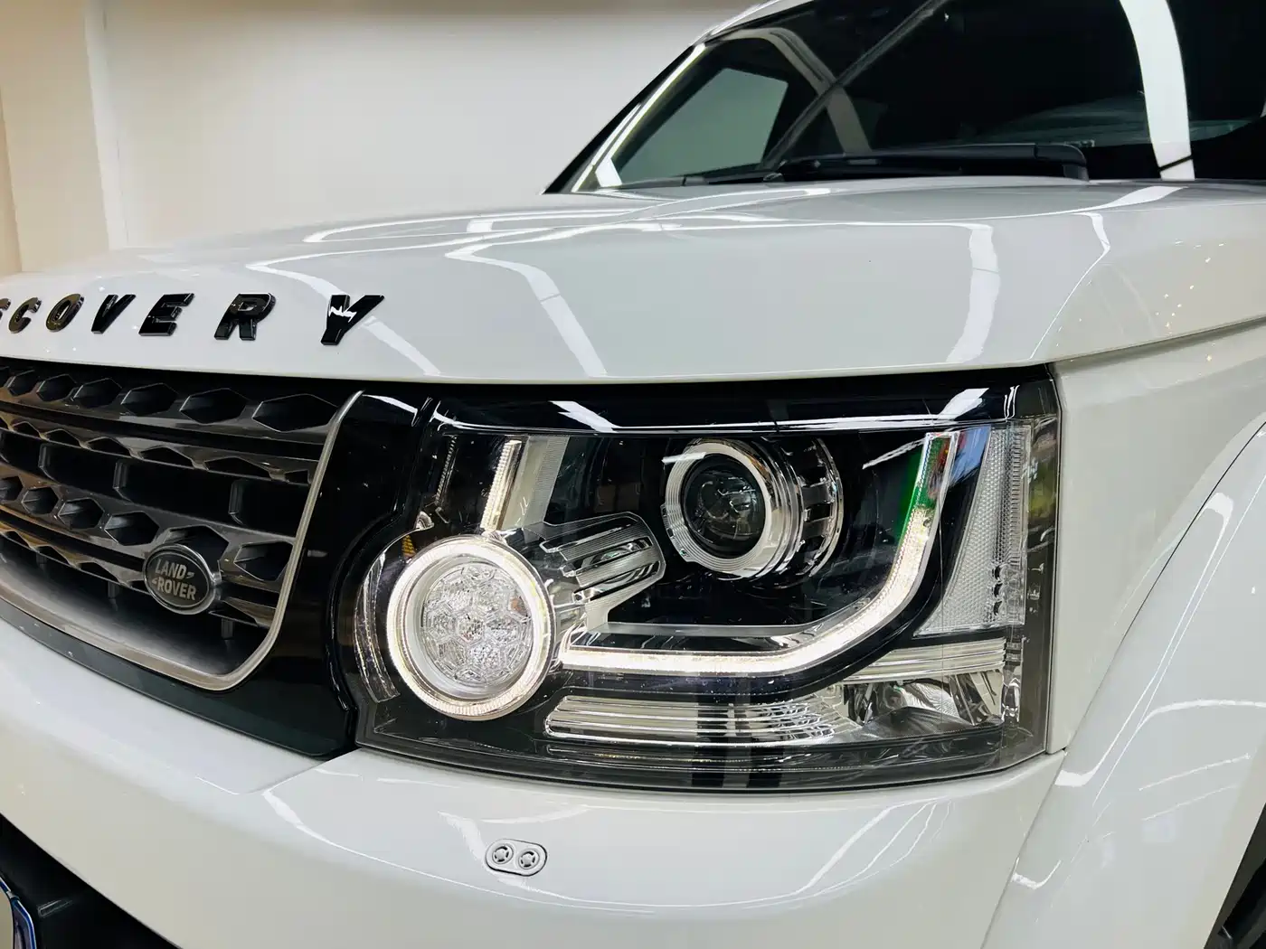 Land Rover Discovery 2016 3.0 SC Black Edition SE фото 2