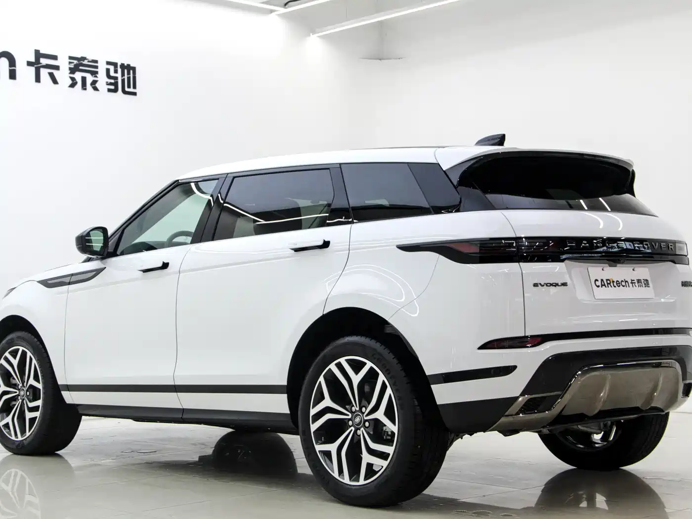 Land Rover Range Rover Evoque 2024 Range Rover Evoque L 249PS Light Master Edition фото 24