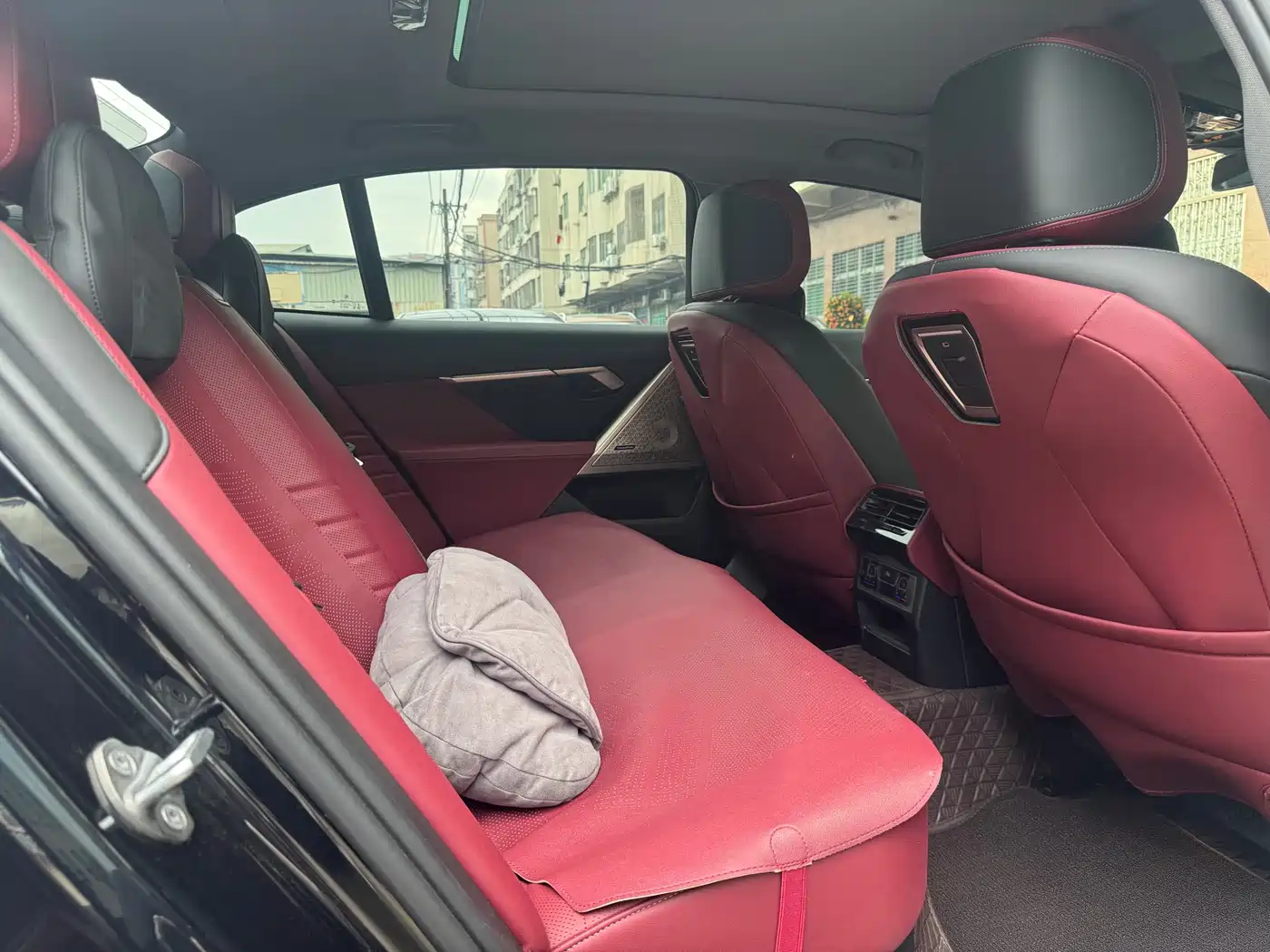 BMW 5 Series 2025 530Li Premium M Sport Package фото 9