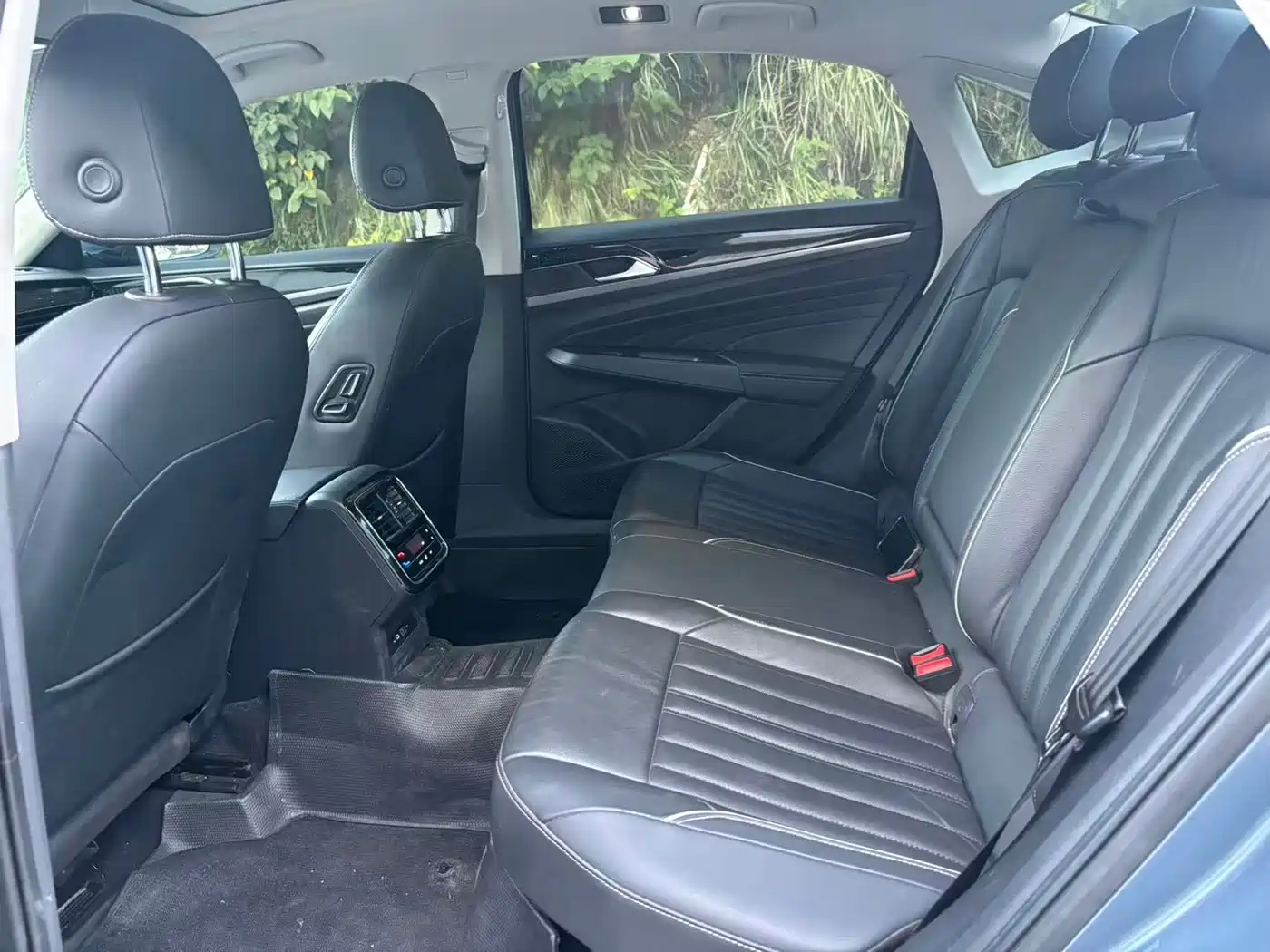 Photo 5 - Volkswagen Passat