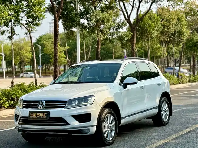 VOLKSWAGEN TOUAREG