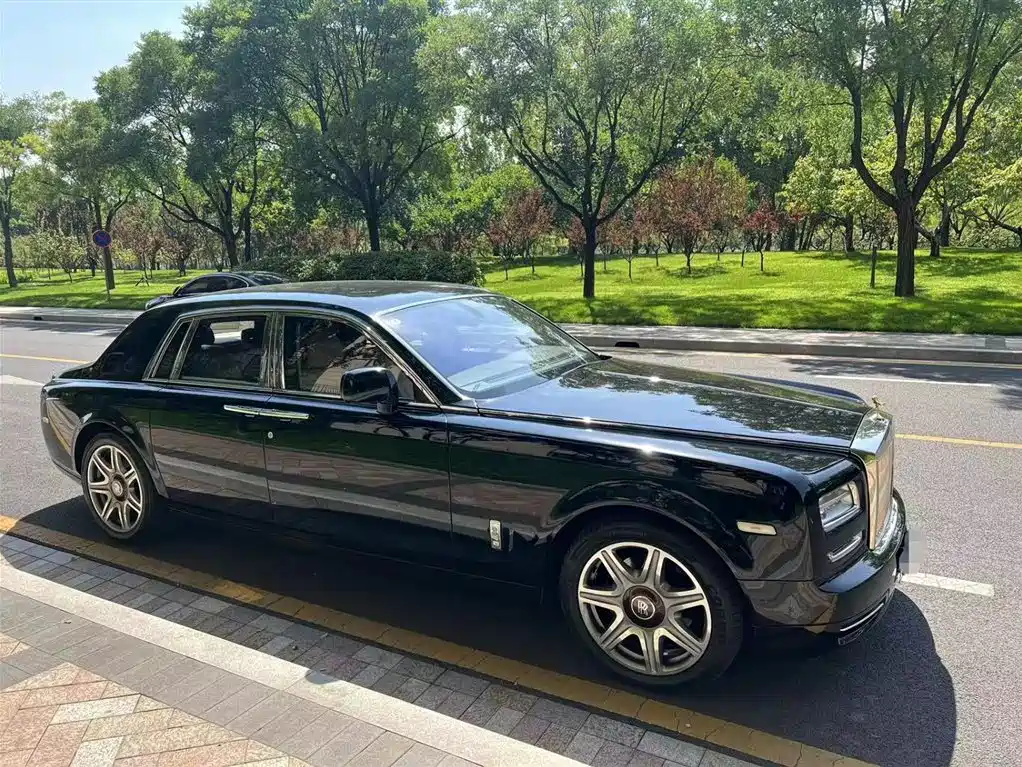Photo 2 - Rolls-Royce Phantom