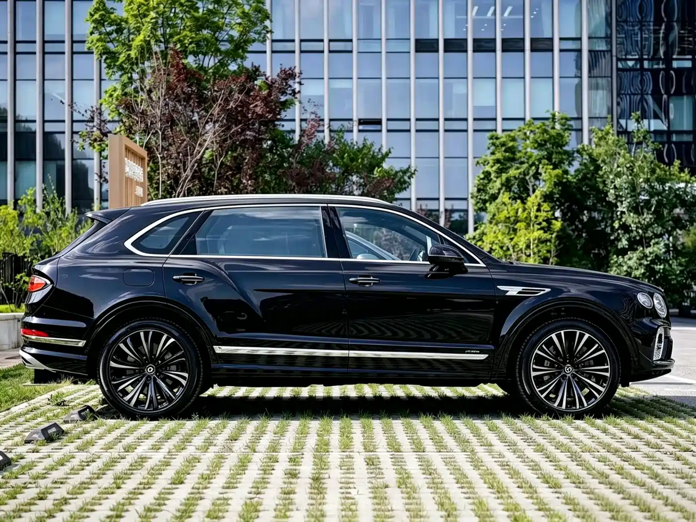 Photo 4 - Bentley Bentayga