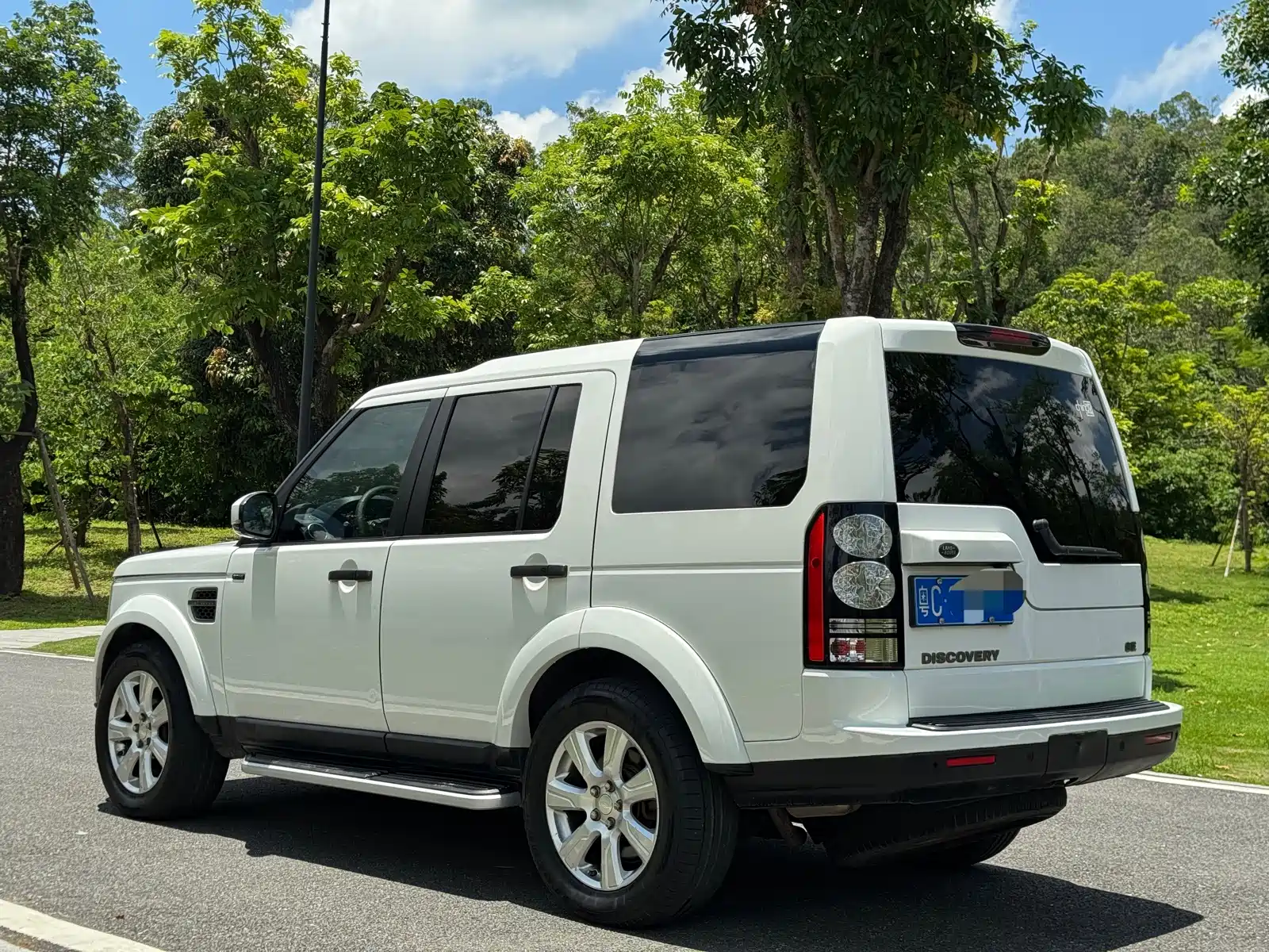 Photo 9 - Land Rover Discovery