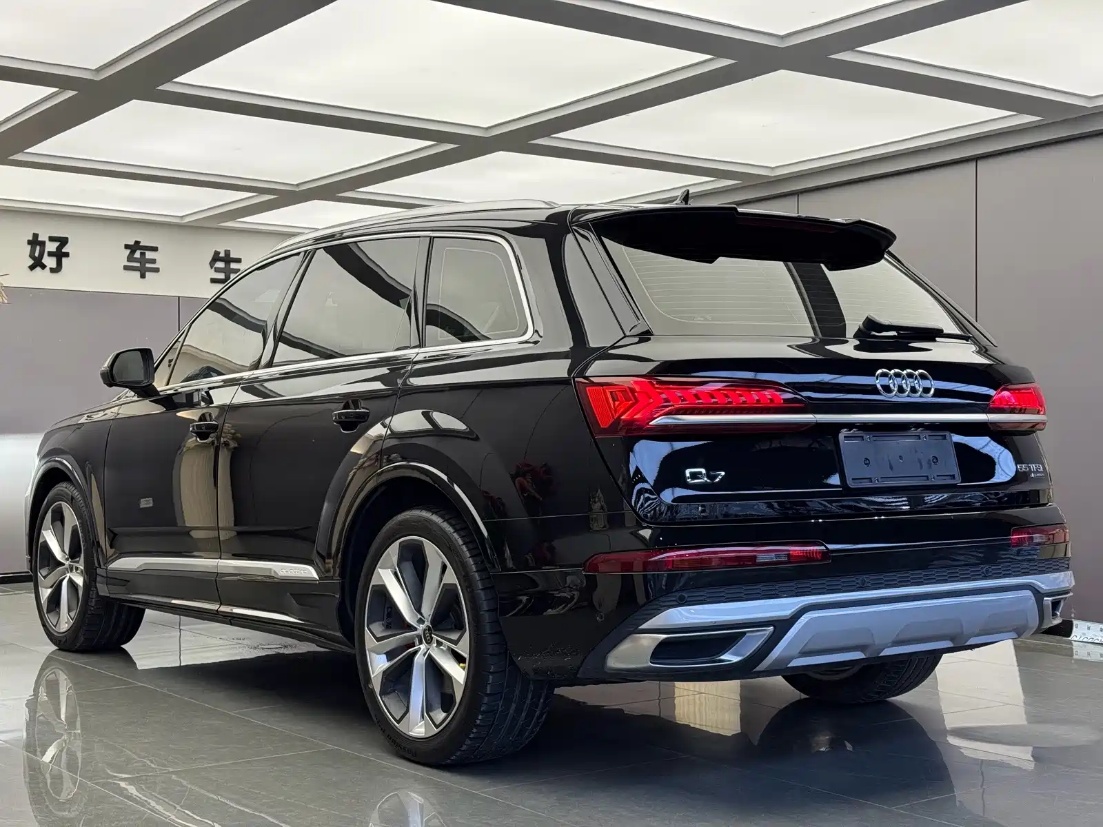 Фото 14 - Audi Q7