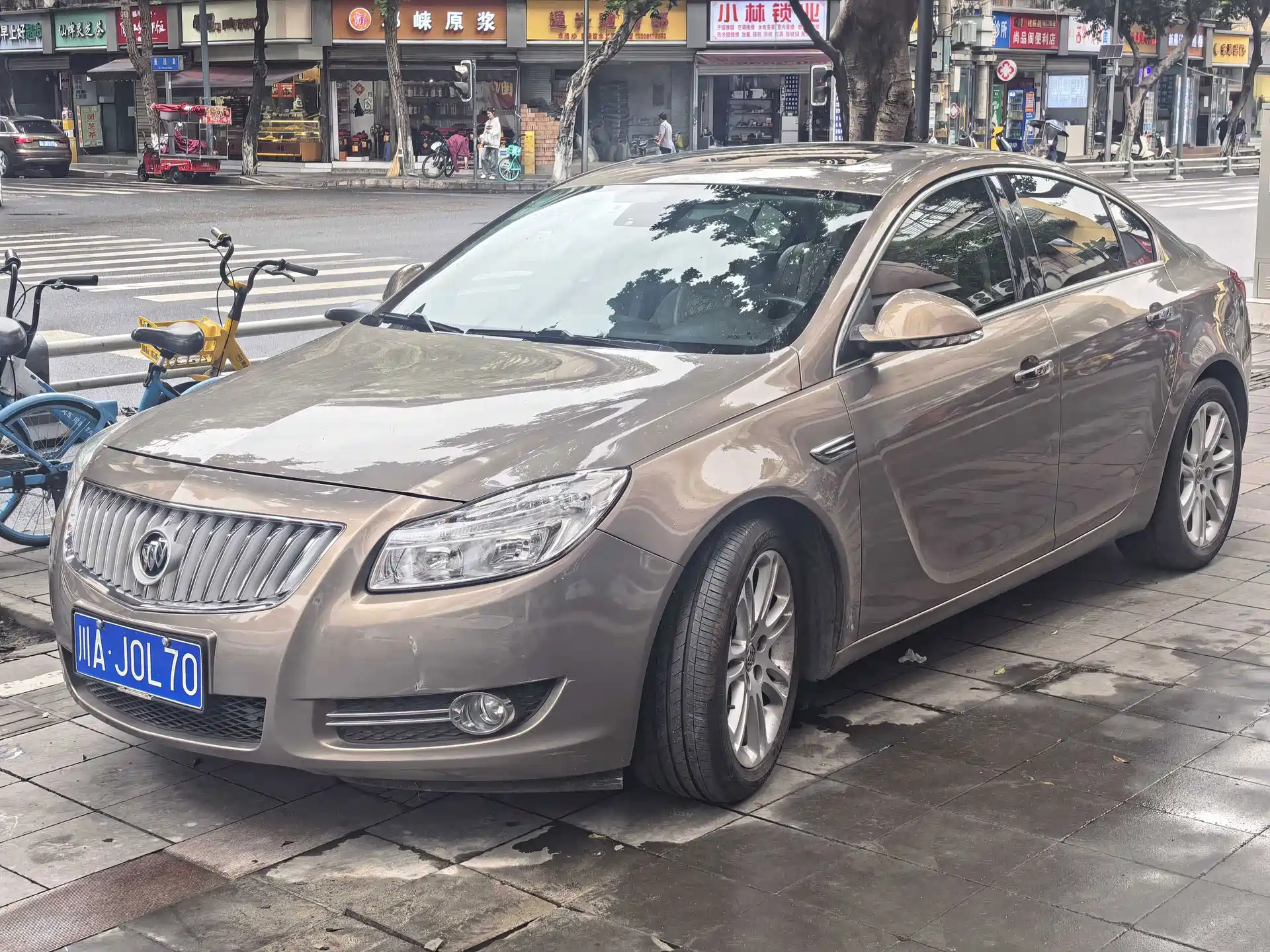 Photo 1 - Buick Regal