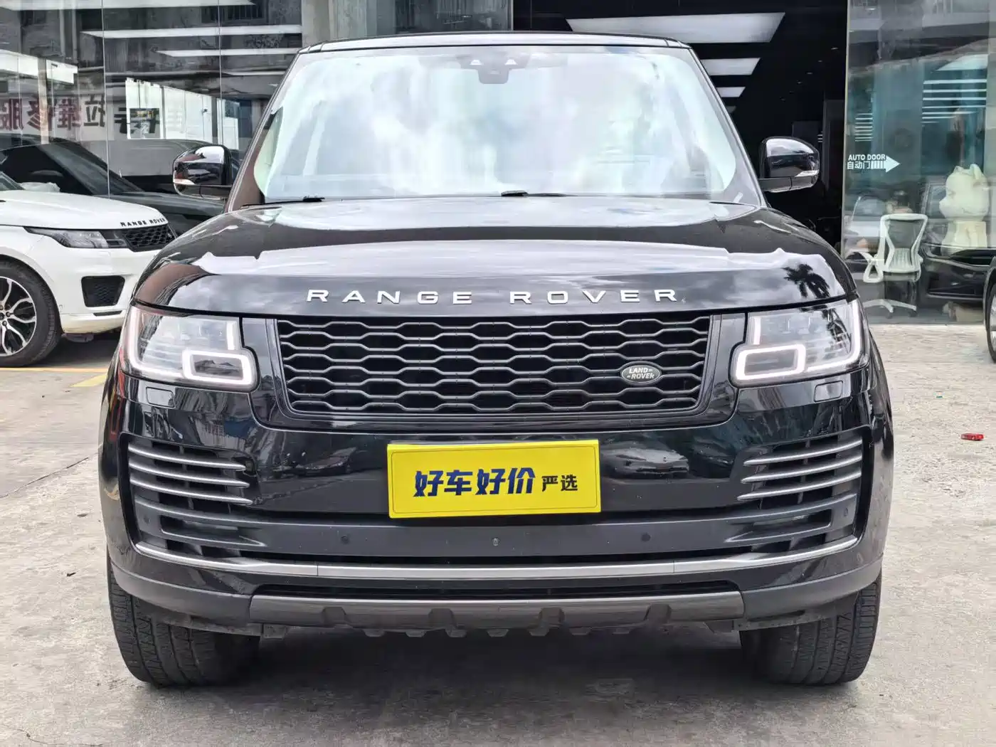 Land Rover Range Rover 2021 3.0 L6 Heritage Extended Classic Edition фото 2