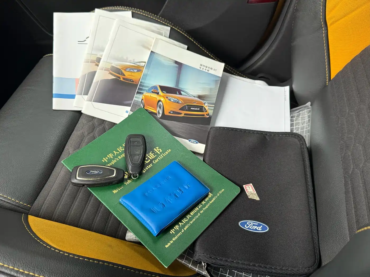 Ford Focus (Import) 2014 2013 2.0T ST Orange Edition