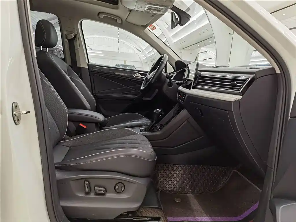 Volkswagen Tiguan L 2022 330TSI Auto 2WD R-Line Premium Edition фото 18