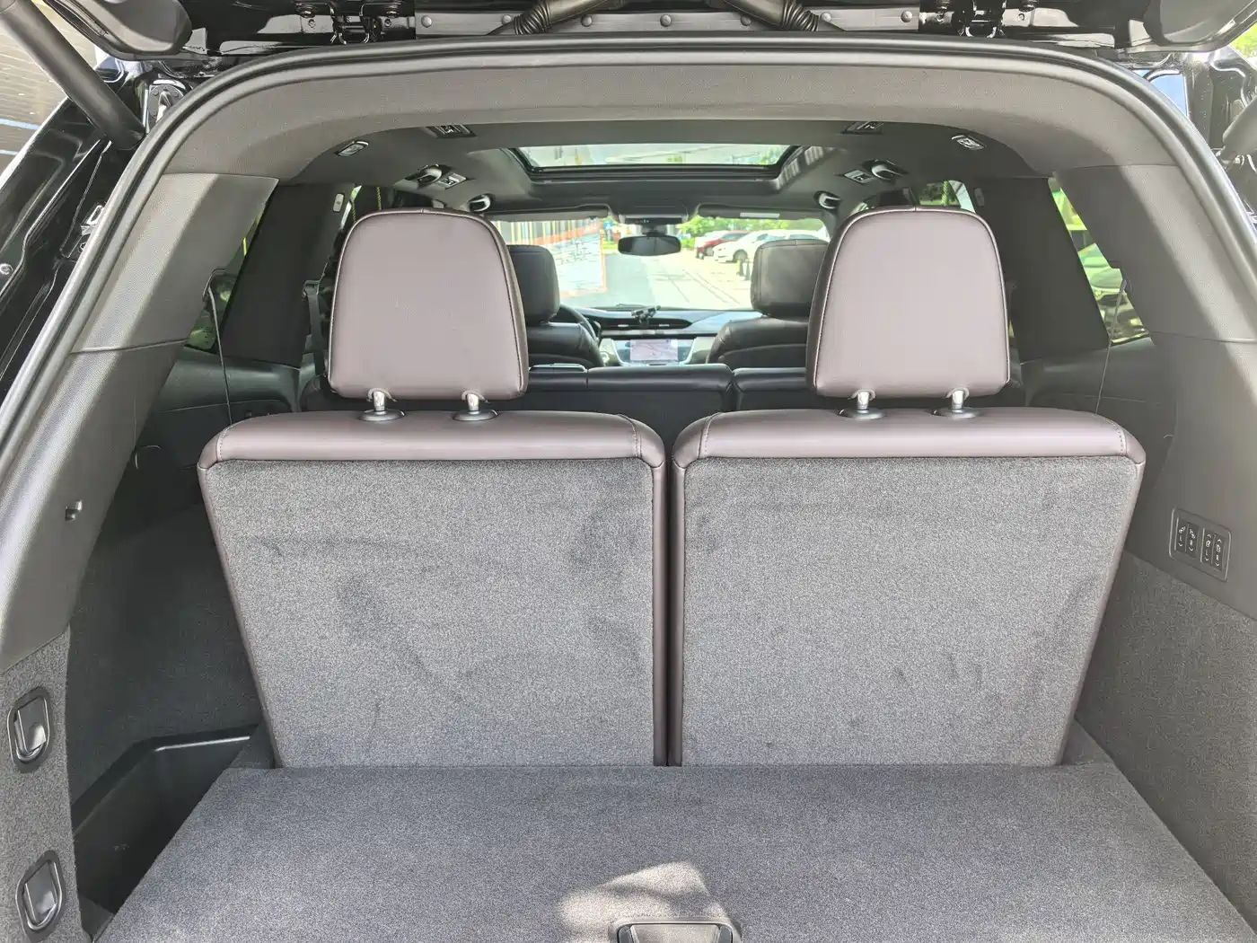 Фото 8 - Cadillac XT6