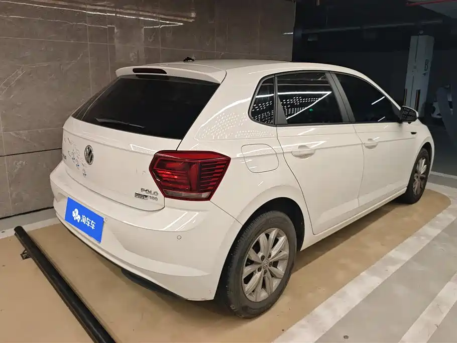 VOLKSWAGEN POLO