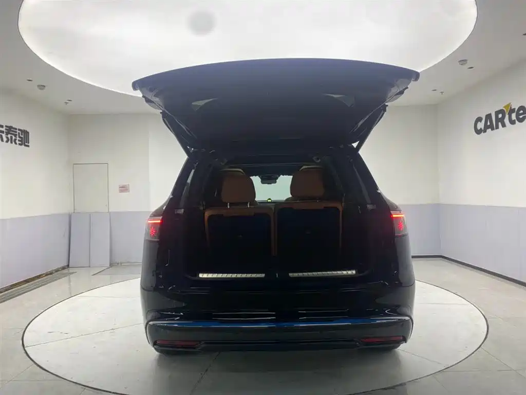 AITO Wenjie AITO M8 2025 Model Extended Range Max+ Edition 53.4kWh 6-Seater фото 31