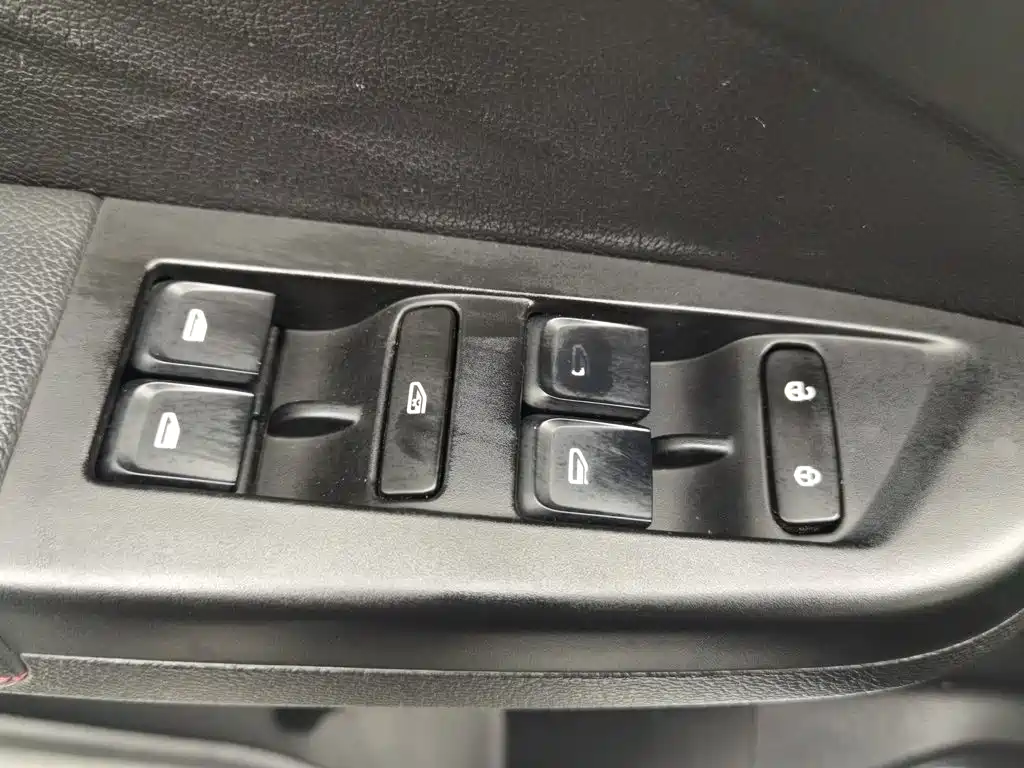 Фото 9 - Geely Vision X3