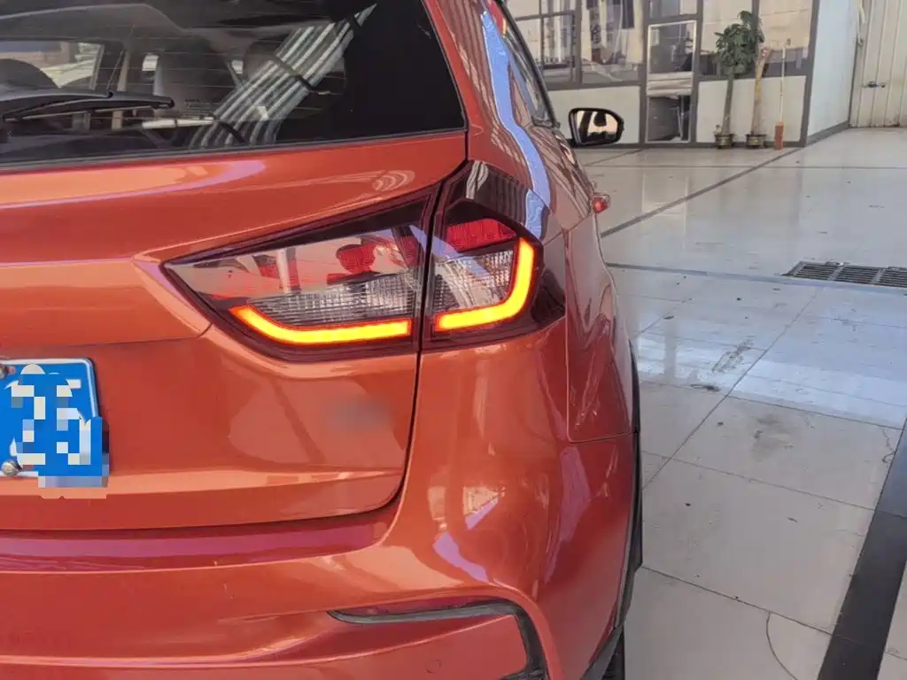 Фото 8 - Geely Vision X3