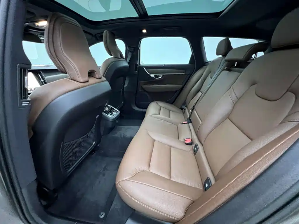 Фото 24 - Volvo V90