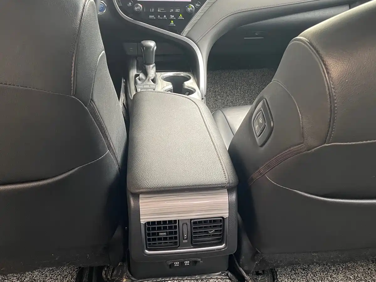 Toyota Camry 2018 Hybrid 2.5HQ Platinum фото 8