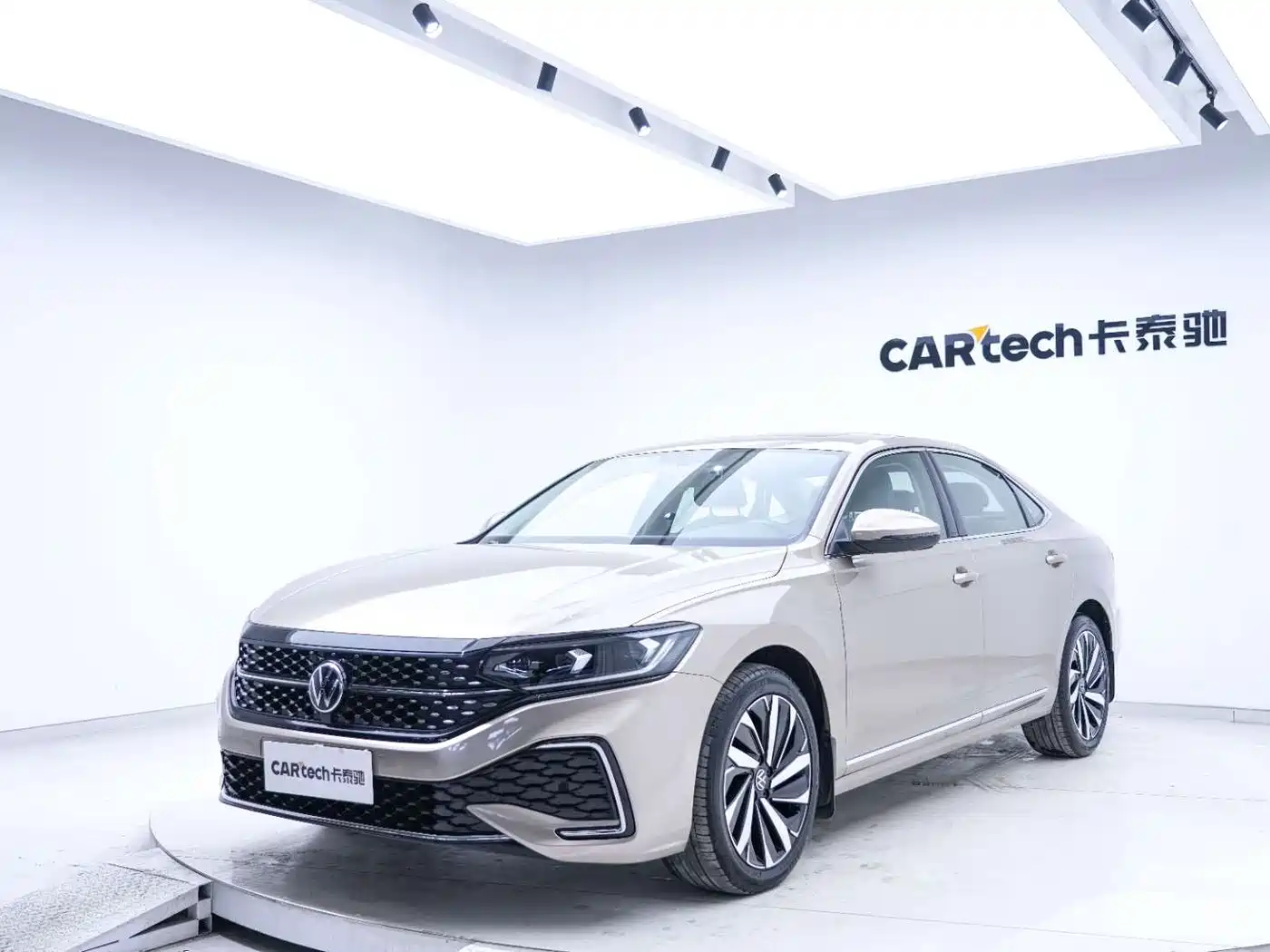 Volkswagen Passat 2022 330TSI Starlight Elite Edition фото 11