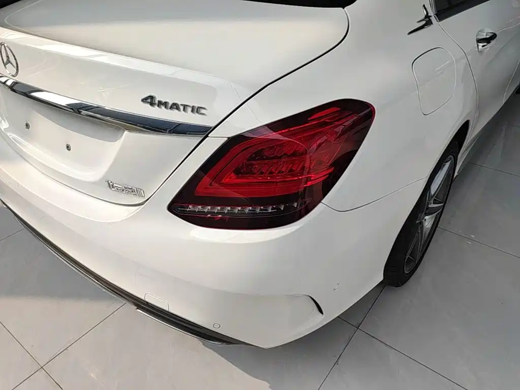 Photo 8 - Mercedes-Benz C-Class