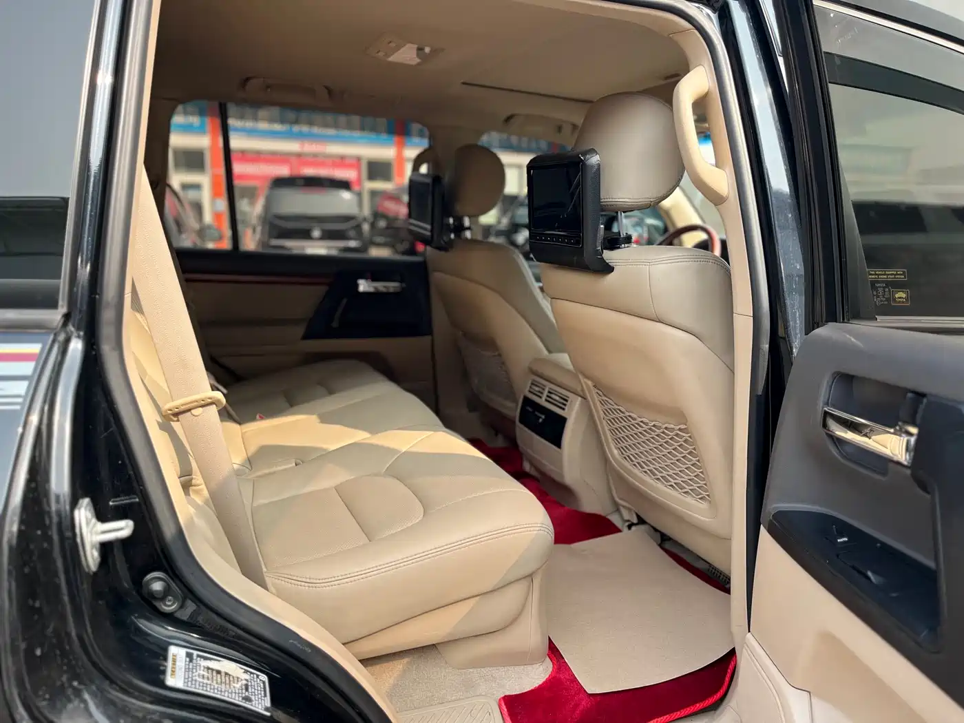 Toyota Land Cruiser (Import) 2015 4.0L V6 Middle East Limited Edition фото 29