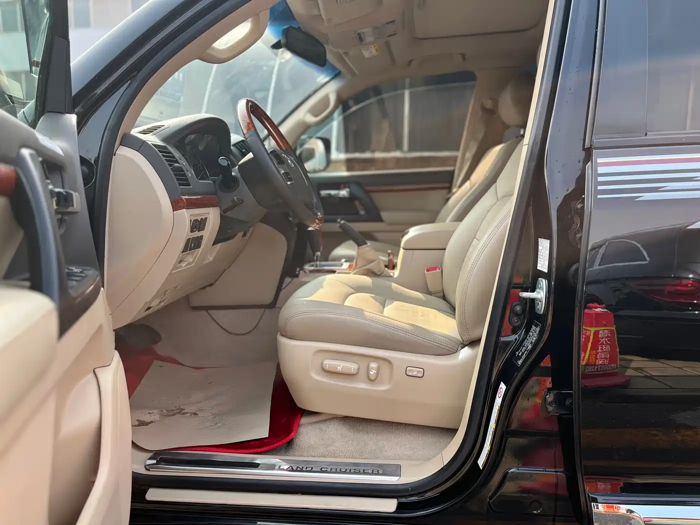 Toyota Land Cruiser (Import) 2015 4.0L V6 Middle East Limited Edition фото 7