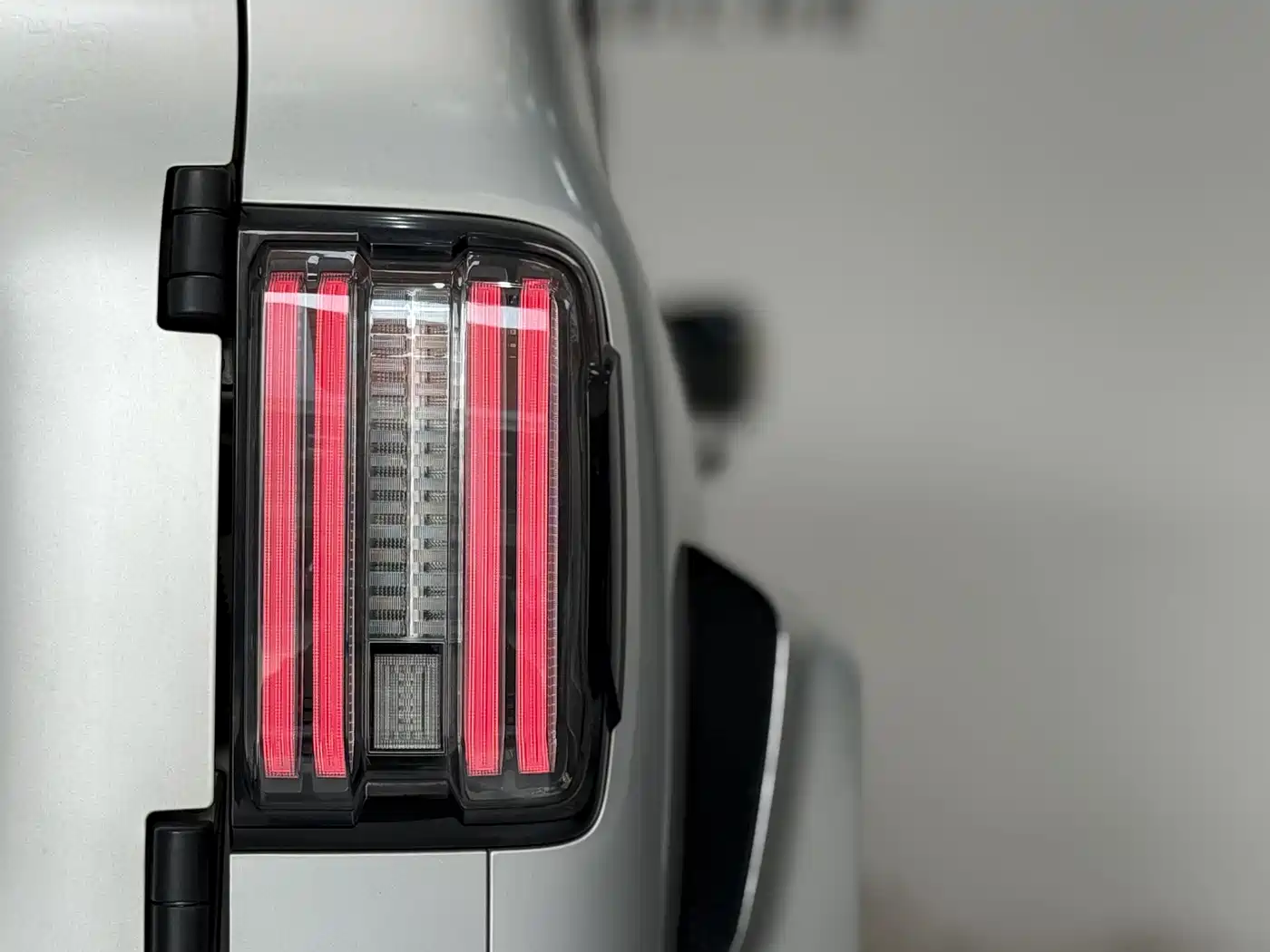 TANK CO CREATION TANK 300